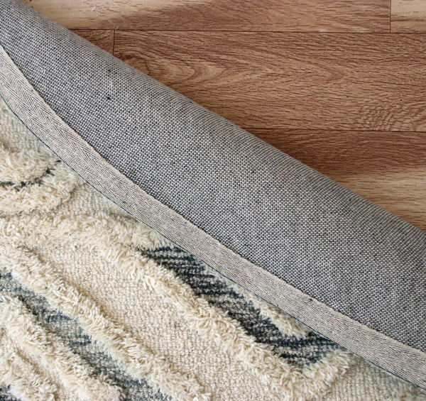 HomeRoots 6' Modern Geometric Area Rug in Cream and Deep Gray - Hand-Tufted Wool for Stylish Warmth & Durability 6' Round 396183