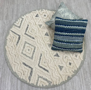 HomeRoots 6' Modern Geometric Area Rug in Cream and Deep Gray - Hand-Tufted Wool for Stylish Warmth & Durability 6' Round 396183