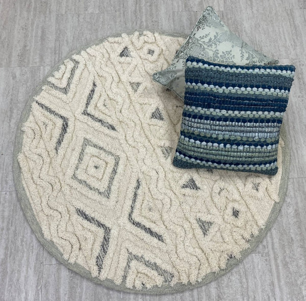 HomeRoots 6' Modern Geometric Area Rug in Cream and Deep Gray - Hand-Tufted Wool for Stylish Warmth & Durability 6' Round 396183