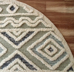 HomeRoots 6' Modern Geometric Area Rug in Cream and Sage – Handcrafted Wool for Comfort and Style 6' Round 396185