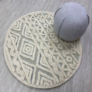 HomeRoots 6' Modern Geometric Area Rug in Cream and Sage – Handcrafted Wool for Comfort and Style 6' Round 396185