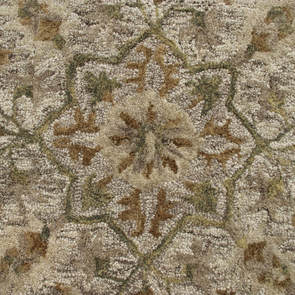 HomeRoots 4' Distressed Beige Medallion Area Rug - Timeless Floral Design for Cozy Traditional Spaces 4' Round 396192