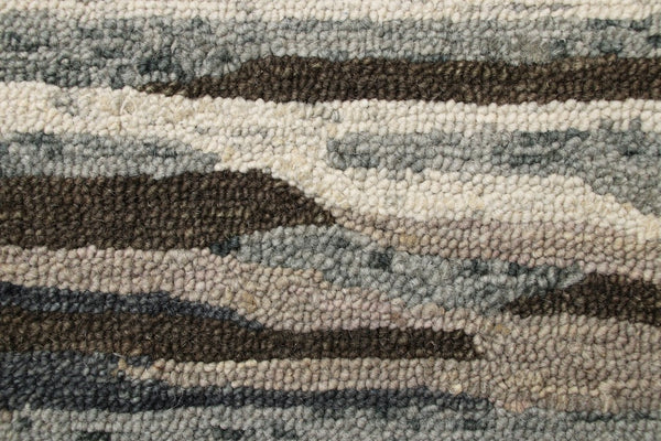 Homeroots 4' Round Brown And Gray Camouflage Area Rug  Wool 396194