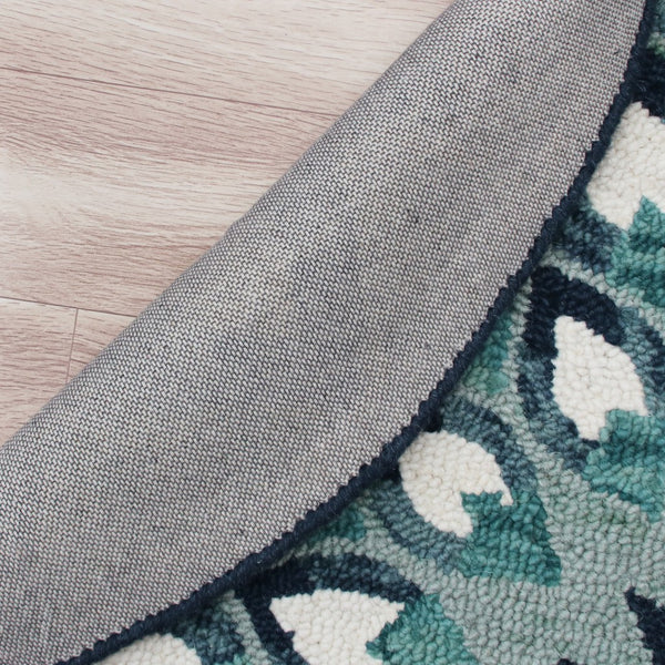 Homeroots 6' Blue And White Round Wool Hand Tufted Area Rug  Wool 396199