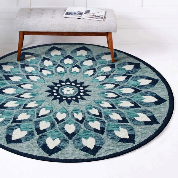 Homeroots 6' Blue And White Round Wool Hand Tufted Area Rug  Wool 396199