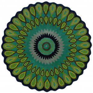 Homeroots 5' Round Green Peacock Feather Area Rug  Wool 396247