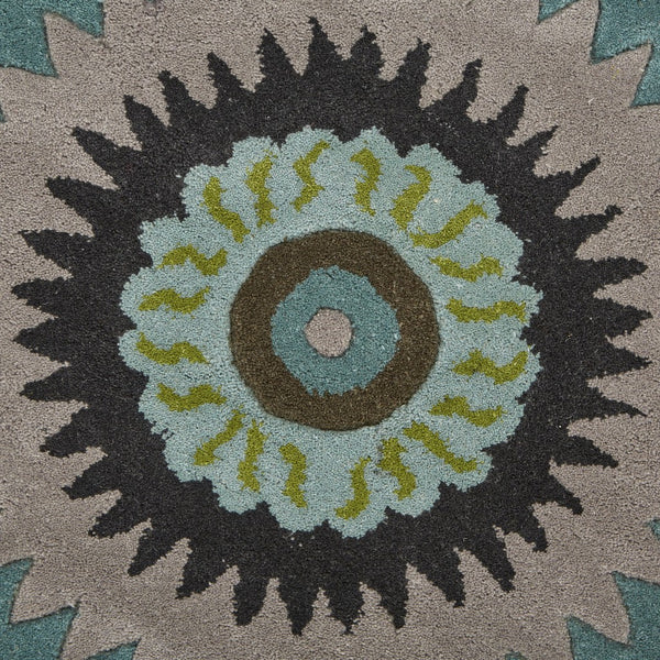 Homeroots 8’ Round Green Peacock Feather Area Rug  Wool 396248
