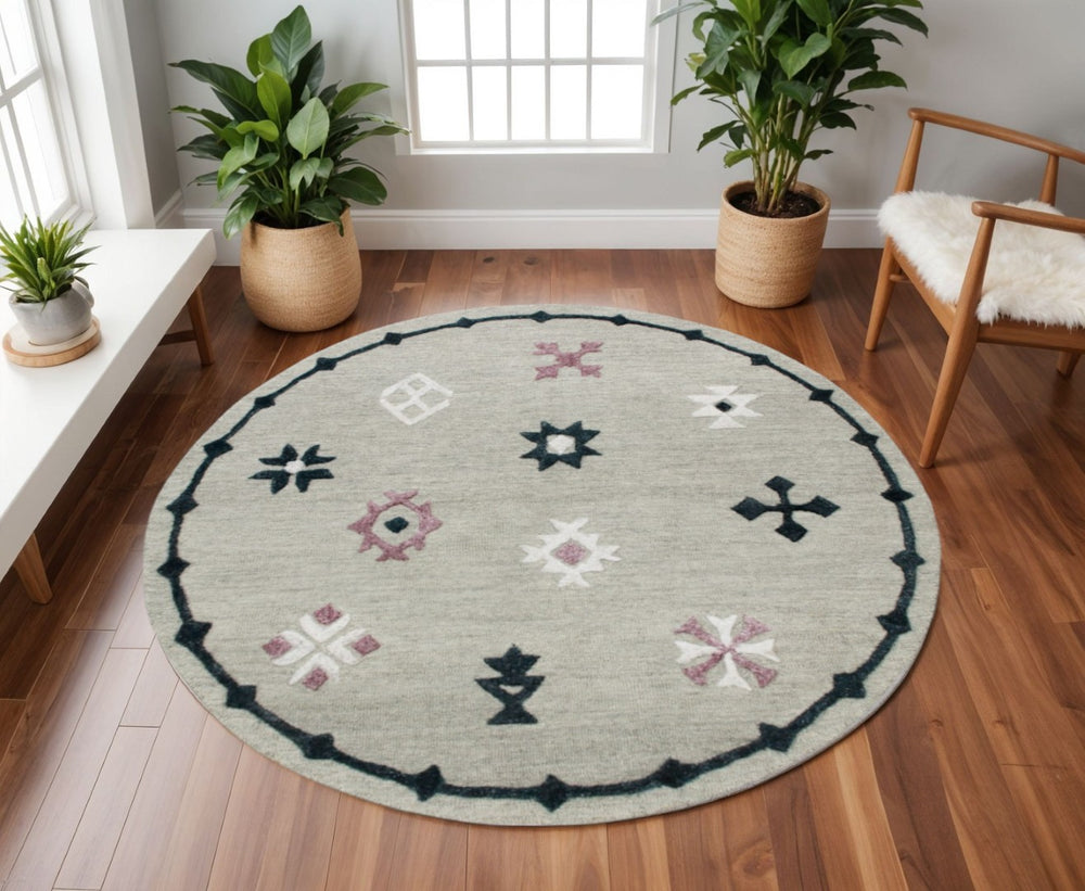HomeRoots 7' Gray Wool Hand-Hooked Area Rug – Timeless Craftsmanship for Modern and Classic Interiors 7' Round 396258