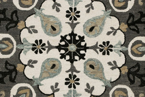 HomeRoots 5' Gray Wool Area Rug – Handmade, Cozy, and Durable Design for Any Room's Artful Touch 5' Round 396261