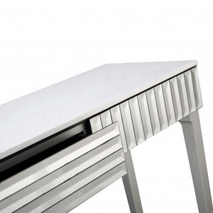 Homeroots 40" Silver Mirrored Glass Console Table   396830