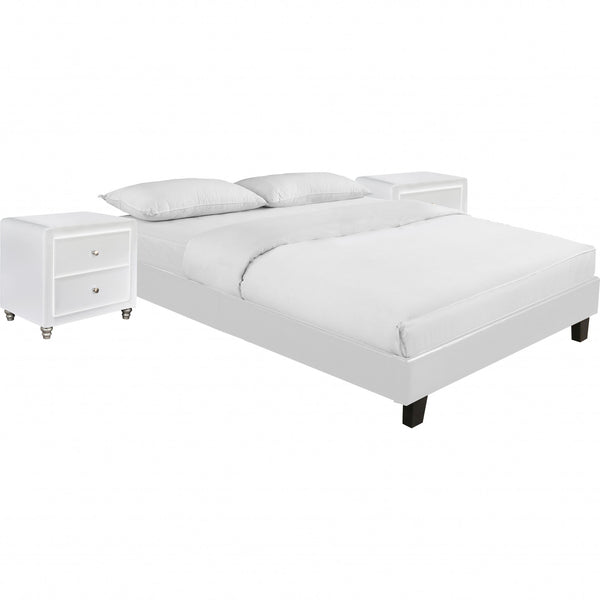 Homeroots White Platform King Bed With Two Nightstands White Wood 397012