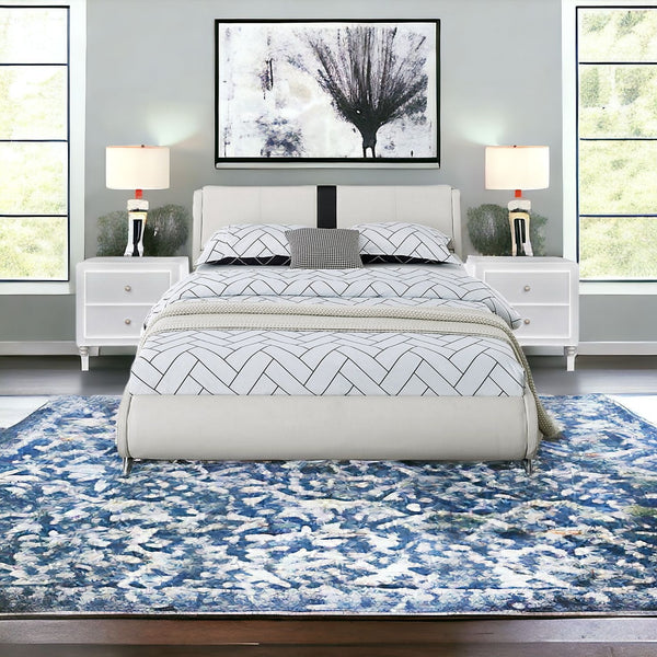 Homeroots White Platform King Bed With Two Nightstands White Wood 397018