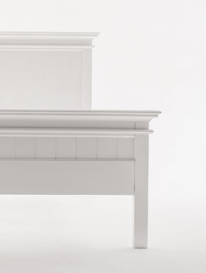 Homeroots Classic White Panel Queen Size Bed  Mahogany 397278