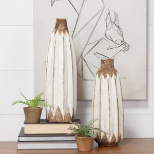 Homeroots 18" Rustic 3d Oval Points Brown And White Ceramic Vase  Ceramic 397517