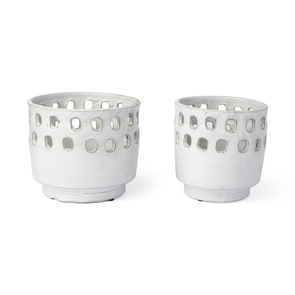 Homeroots Set Of Two White Ceramic Vases With Hollow Details  Ceramic 397536