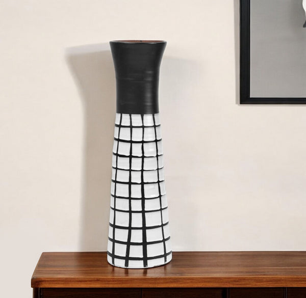 Homeroots 17" Black And White Modern Grid Ceramic Vase  Ceramic 397550