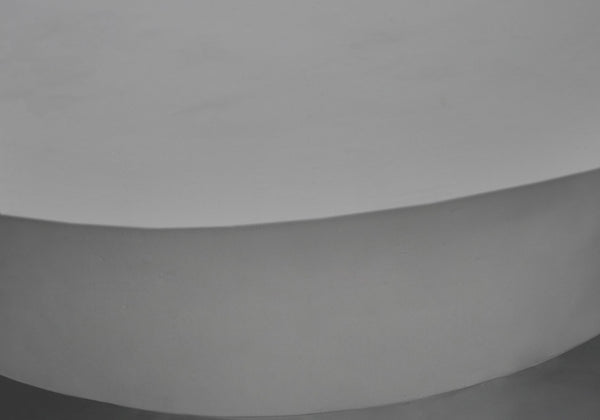 English Elm Accent Table Round Matte Finish Weather Resistant Magnesium Oxide Indoor Outdoor Side Grey B2710P461677