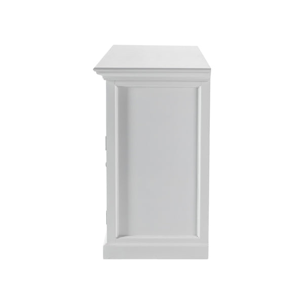 Homeroots Modern Farmhouse White Buffet Server  Mahogany,Bevelled Glass & Antique Brass Hardware 397836