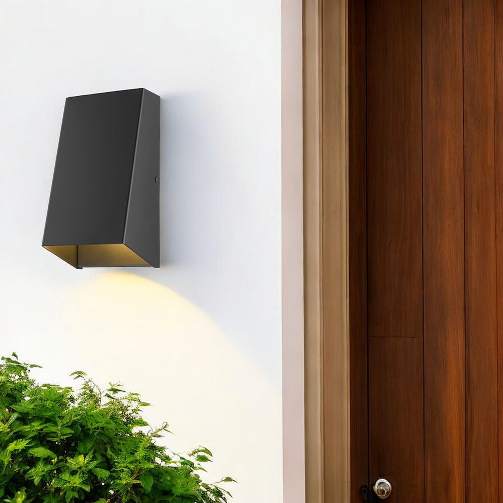 Homeroots Matte Black Geometric Wall Sconce   398471