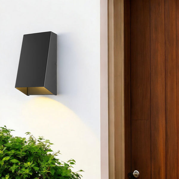 Homeroots Matte Black Geometric Wall Sconce   398471