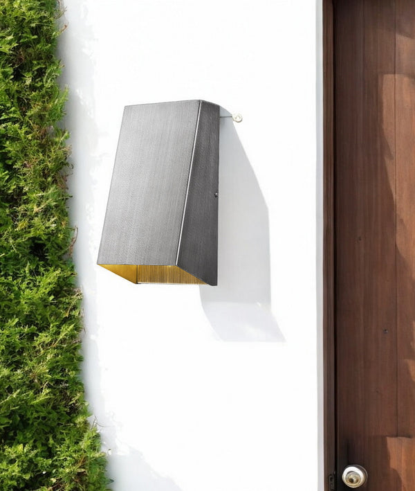 Homeroots Brushed Silver Geometric Wall Sconce   398472