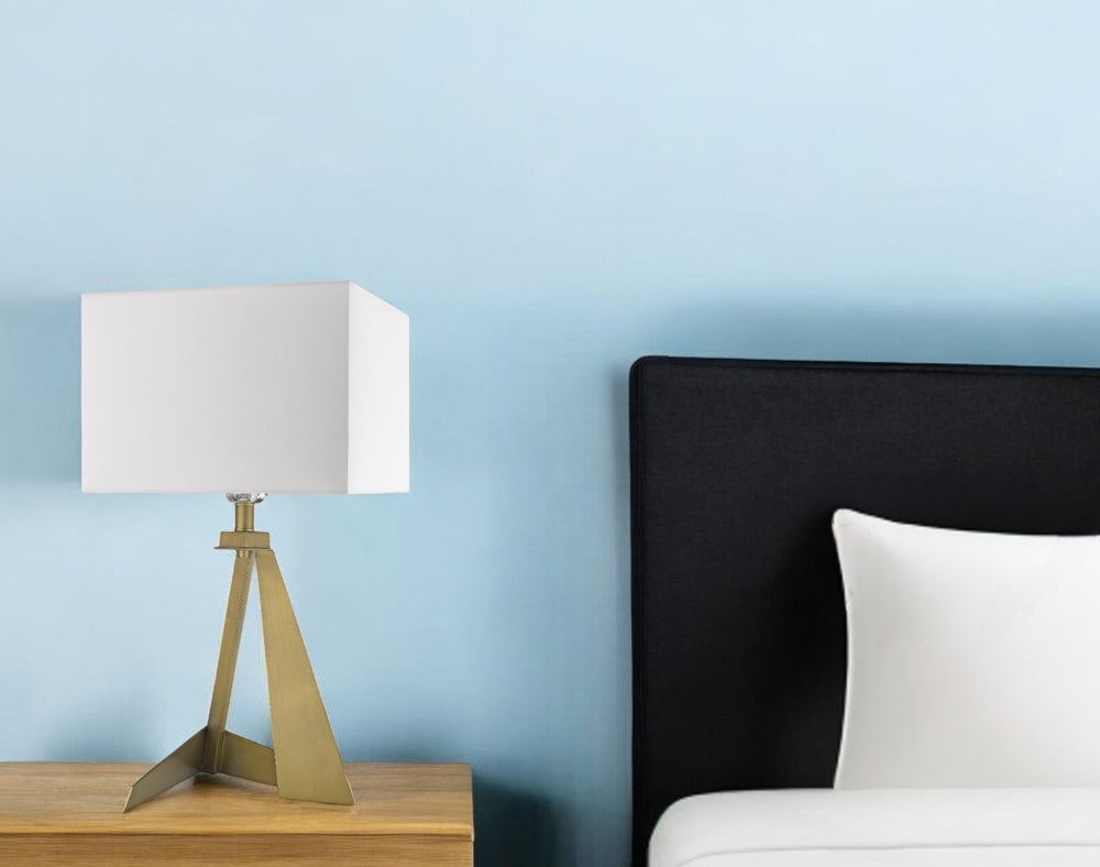 Homeroots 25" Brass Metal Novelty Table Lamp With White Shade   399140