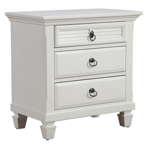 Homeroots White Plantation 3 Drawer Nightstand   399249