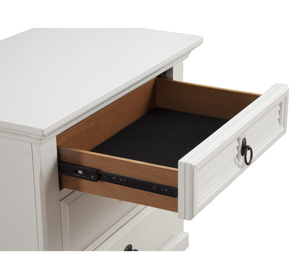 Homeroots White Plantation 3 Drawer Nightstand   399249