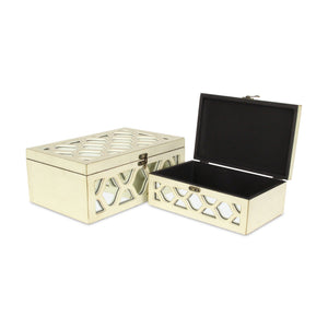 Homeroots Set Of White Quatrefoil Mirror Jewelry Storage Boxes  Solid Wood 399683