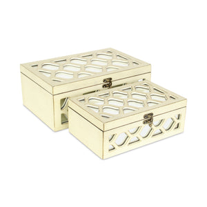 Homeroots Set Of White Quatrefoil Mirror Jewelry Storage Boxes  Solid Wood 399683