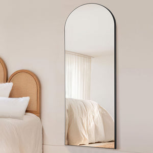 Homeroots Arched Black Standing Mirror Black Glass,Wood 399773