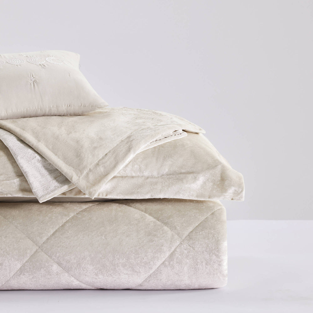 English Elm 4 Pcs King/Cal King Velvet Duvet Cover Set In Elegant Champagne With Quilted Design & Pillow B035P319877