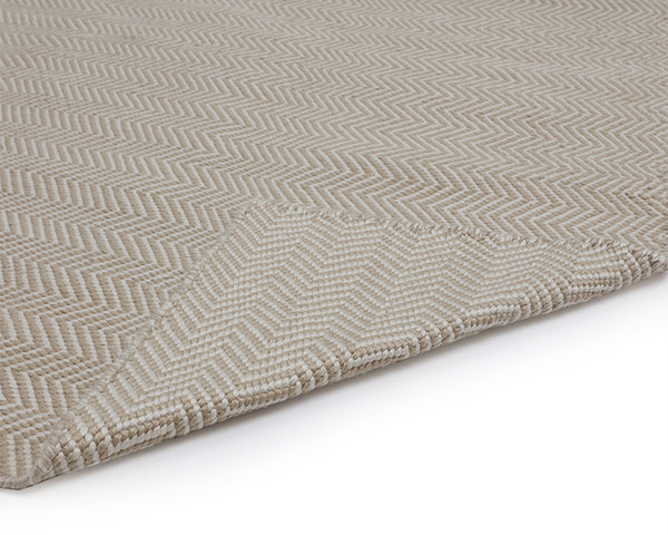 Sunpan Cusco Hand-Woven Rug - Stylish Zigzag Design, Sustainable PET Yarn, Perfect for Indoor & Outdoor Spaces Oyster / Grey