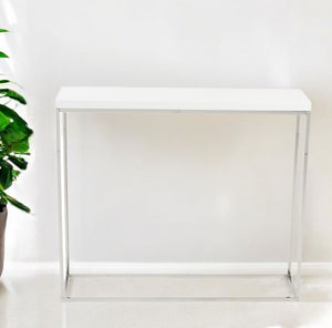 Homeroots 35" White And Silver Frame Console Table   400513
