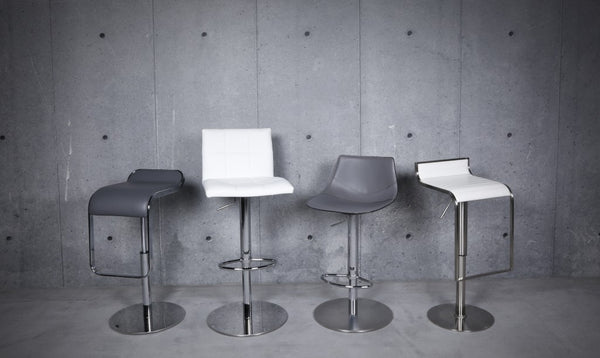 Homeroots 32" Gray And Silver Steel Swivel Low Back Bar Height Bar Chair   400585