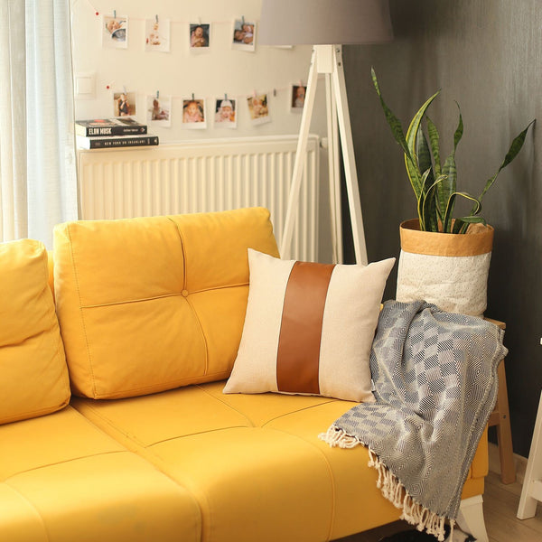 Homeroots Set Of 2 Brown And White Modern Throw Pillows   400959