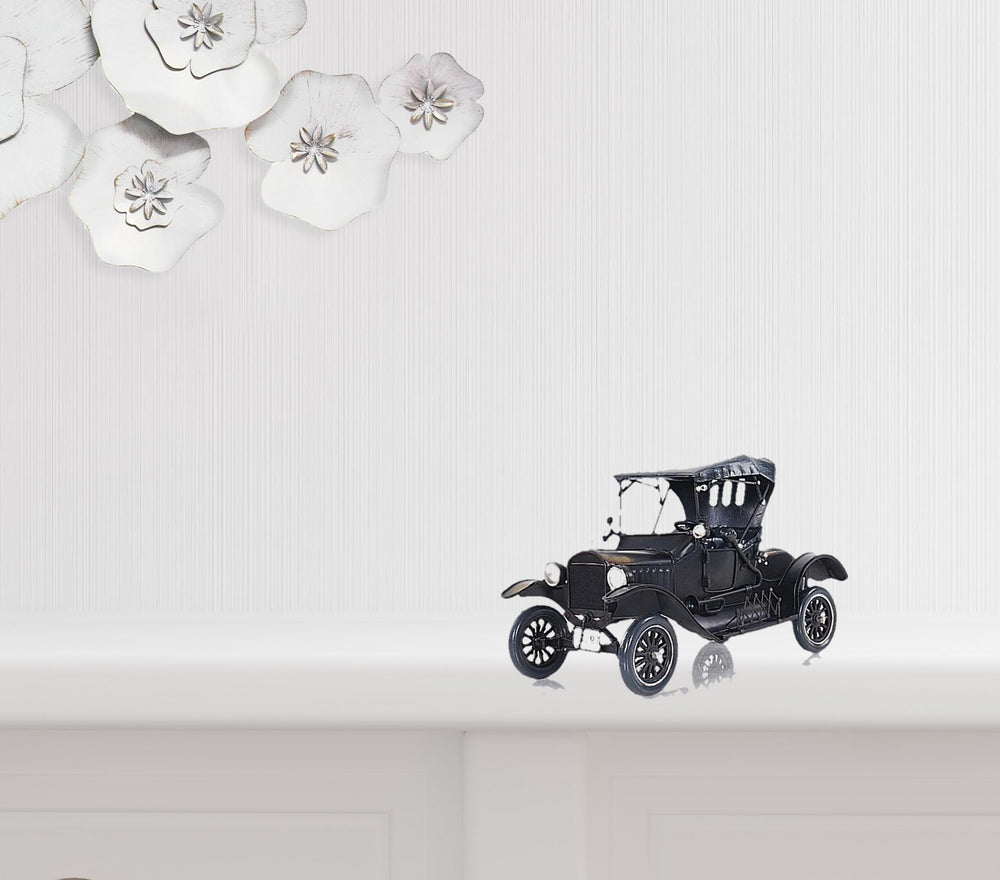 Homeroots 7" Black Metal Hand Painted Decorative Car  Metal 401118