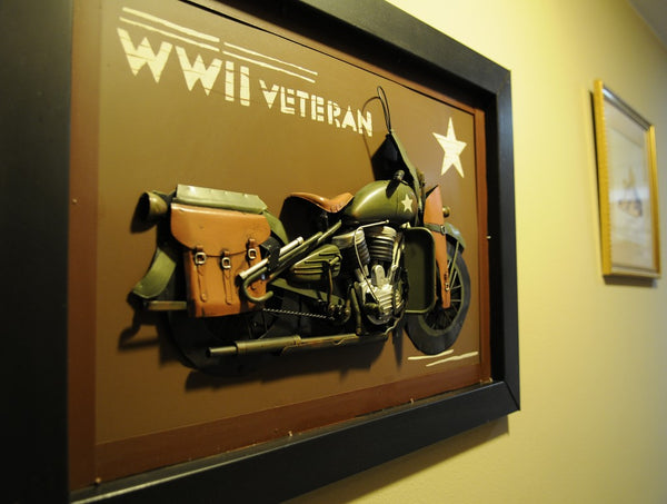 Homeroots 20" Green And Black Metal Hand Painted Figurine Tabletop Sculpture  Metal 401124