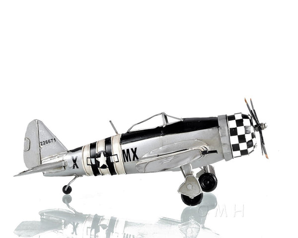 Homeroots C1943 Republic P-47 Thunderbolt Sculpture  Metal 401148