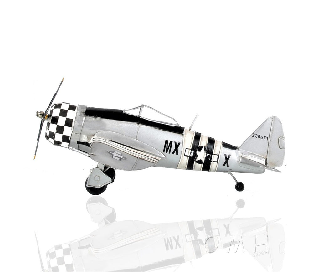 Homeroots C1943 Republic P-47 Thunderbolt Sculpture  Metal 401148