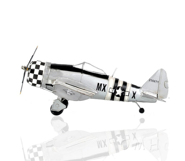 Homeroots C1943 Republic P-47 Thunderbolt Sculpture  Metal 401148