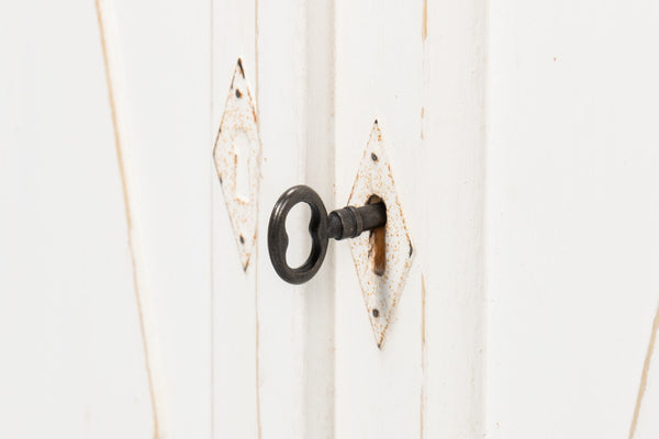 Sarreid Diamond Wall Sideboard With Whitewash Finish - Reclaimed Pine, 3 Shelves & 3 Drawers For Storage White  40121