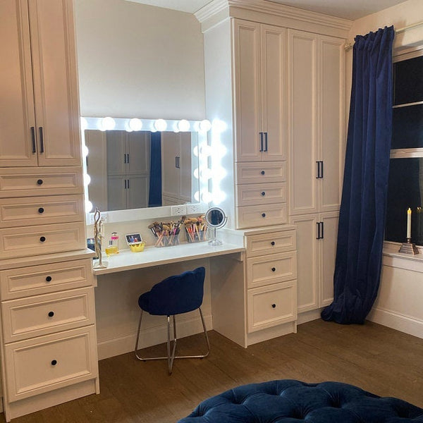 Homeroots 28" White Wood Framed Accent Mirror  Wood 401505