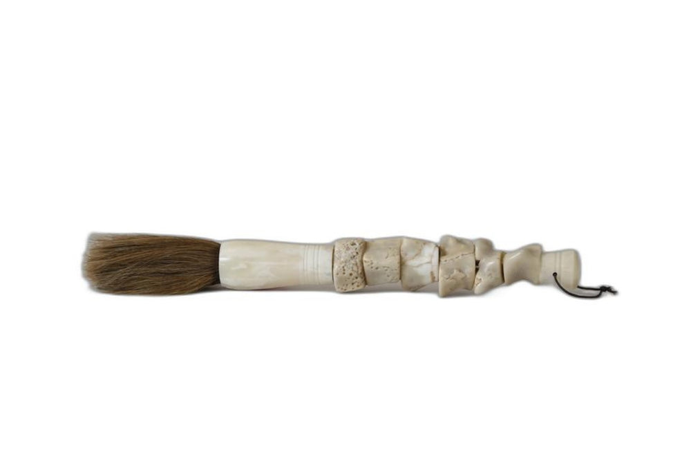 HomeRoots Natural Chunky Coral Calligraphy Brush - Unique Jade & Horsetail Decor for Elegant Home Accents 401520