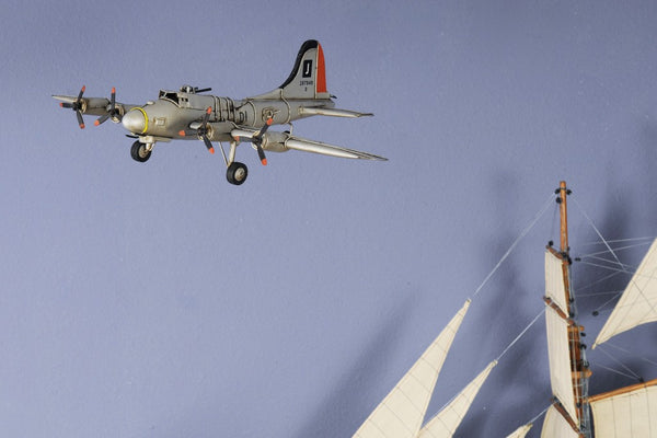 Homeroots C1938 Boeing B-17 Flying Fortress Sculpture  Metal 401767