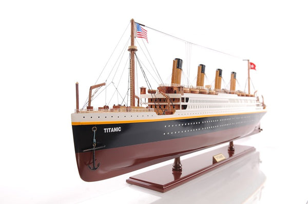 Homeroots 14" Black And Red Solid Wood Hand Painted 1912 Rms Titanic Large Model Boat  Solid Wood 401878