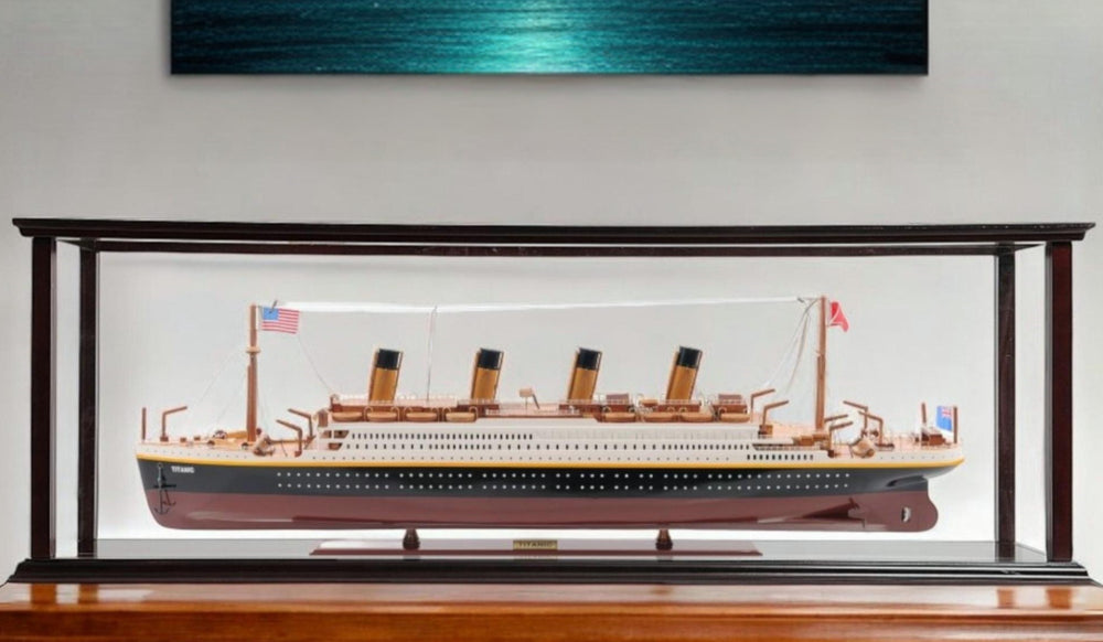 Homeroots 15" Black And Red Solid Wood Hand Painted 1912 Rms Titanic Large Display Case Model Boat  Solid Wood 401879
