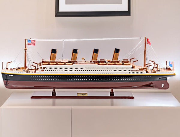 Homeroots 11" Black And Red 1912 Rms Titanic Medium Boat Hand Painted Decorative Boat  Solid Wood 401880