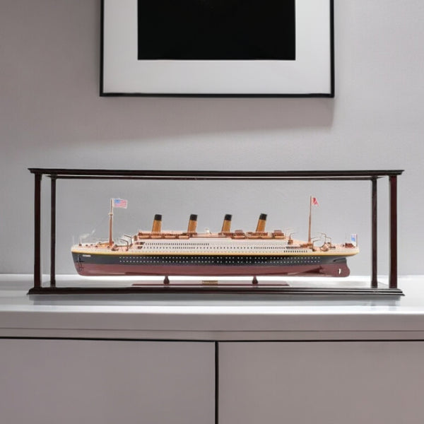 Homeroots 16" Black And Red Solid Wood Hand Painted 1912 Rms Titanic Medium Display Case Model Boat  Solid Wood 401881