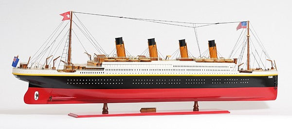 Homeroots 19" Black And Red Hand Painted Sculpture  Solid Wood 401886